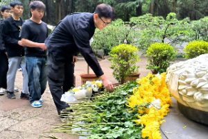 【学院团讯】祭英魂，承先志——信息与智能工程学院开展祭扫活动 第 6 张