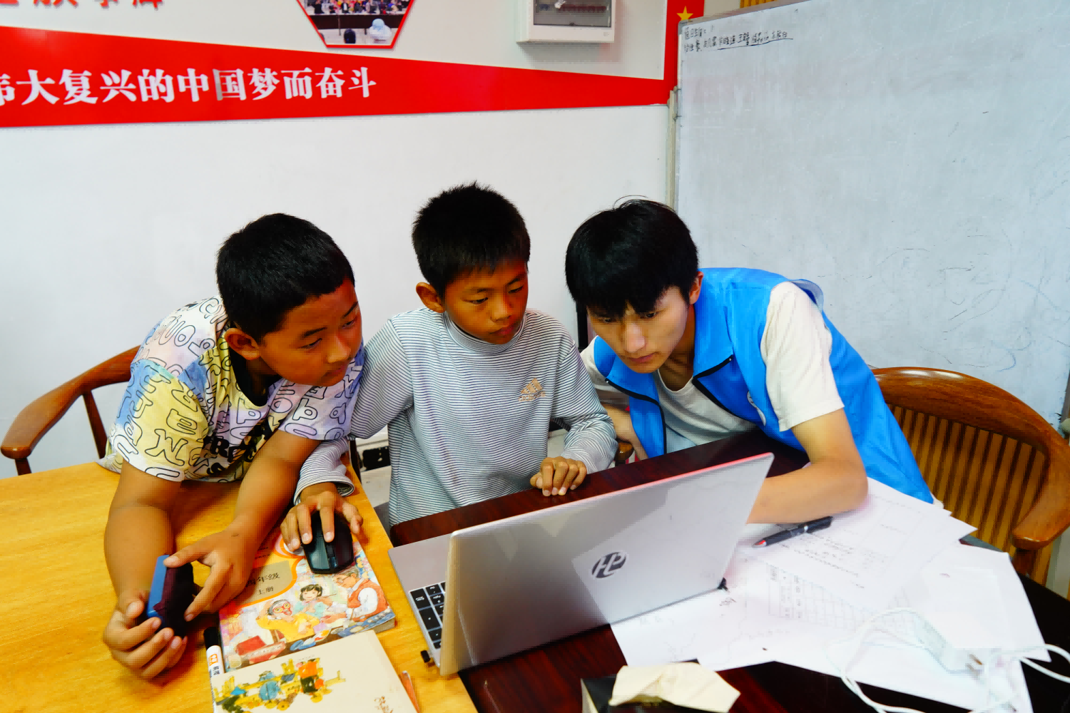 图片 3.png 三下乡|捕多元科学梦,助青春实践行——信息与智能工程学院科技智辅讲堂收官 第 2 张