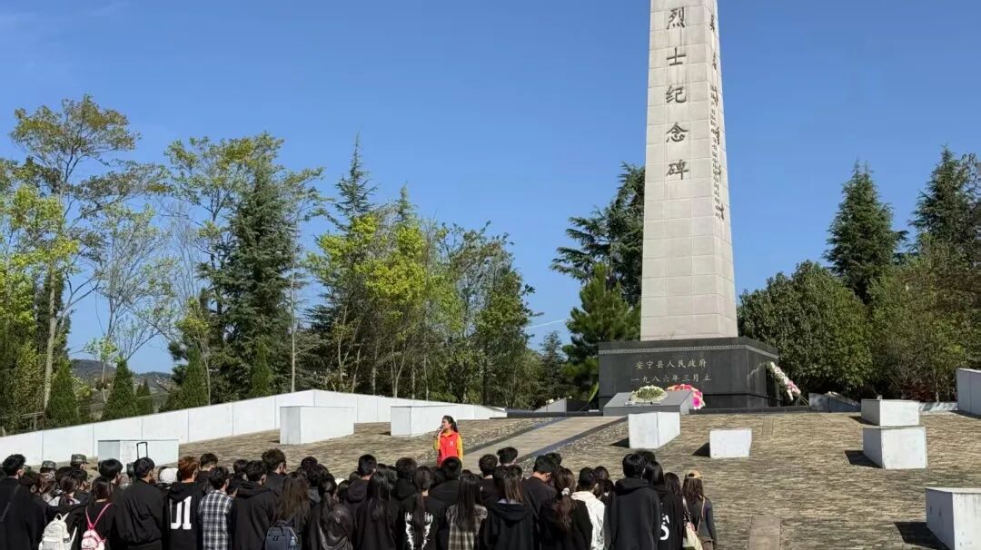 青山埋忠骨,学子寄哀思——我校师生赴青龙“3·28”烈士陵园开展清明祭扫 第 3 张 青山埋忠骨,学子寄哀思——我校师生赴青龙“3·28”烈士陵园开展清明祭扫 第 3 张