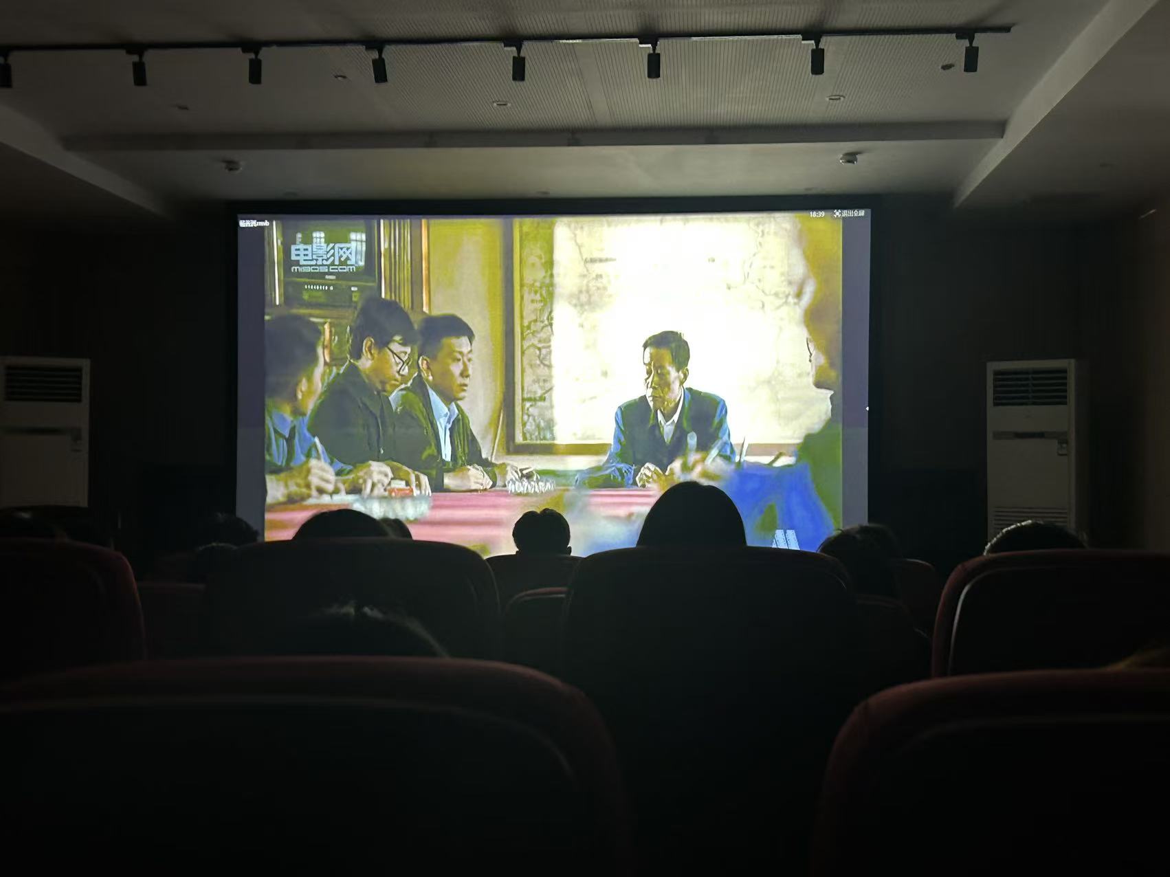 传承榜样精神 凝聚奋进力量——我校组织学生骨干代表集中观看红色教育影片《杨善洲》 第 2 张