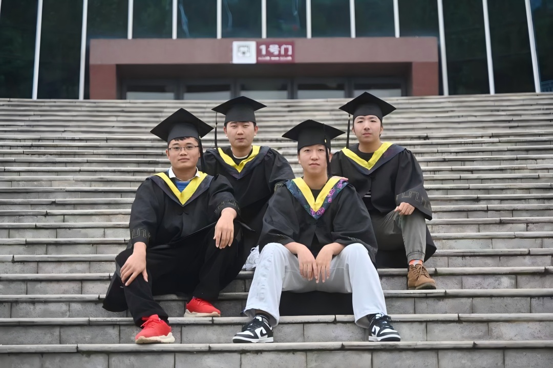 学位照(1).jpg